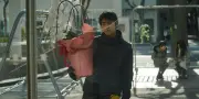 Des fleurs pour Tokyo : retrouvailles amères dans le dédale de la capitale japonaise