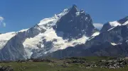 Deux jeunes alpinistes secourus après une nuit à 3 000 m dans les Écrins