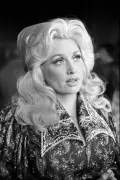 Dolly Parton : une vie racontée à Dollywood