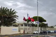 Drapeaux du Qatar et de la Turquie hissés chez Thales Alenia Space à Cannes