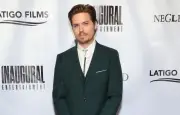 Dylan Sprouse arrête de fumer après une rencontre avec David Lynch