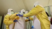 Ebola en RDC : plus de 2 100 morts en 3 mois, l'épidémie s'étend