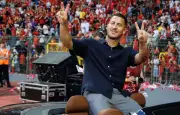 Eden Hazard reconnu dans la boutique de Chelsea à Stamford Bridge