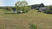 Elle achète un lac et deux maisons pour 370 000 euros