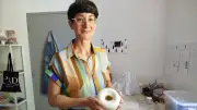 Elpom, céramiste en résidence à Saint-Quentin-la-Poterie
