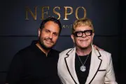 Elton John dîne chez Nespo à Nice et salue une soirée magnifique