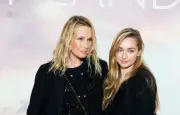 Emma Smet maman : son cœur s’est agrandi et elle est plus mature
