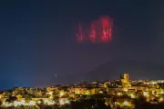 Farfadets rouges photographiés dans le ciel de la Côte d'Azur
