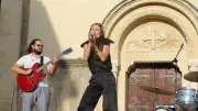Faustine en concert au festival Concerts côté jardin, à Belvézet