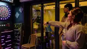 Fléchettes : le jeu qui cartonne dans les bars de Montpellier