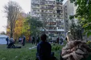 Frappes russes à Kyiv : neuf morts, dont deux enfants, et 13 blessés