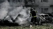 Frappes russes meurtrières en Ukraine : au moins neuf morts