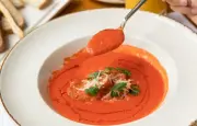 Gaspacho : 10 recettes fraîches et faciles pour l'été