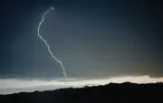 Gironde : orages et foudre, dix départs de feu, deux maisons touchées