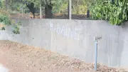 Graffiti « R-haine » : le maire de Lamelouze porte plainte