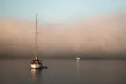Grèce : un brouillard mystérieux recouvre les îles des Cyclades