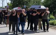 Guerre en Ukraine : 11 morts en Crimée, l'armée russe piétine