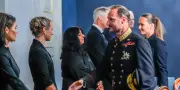 Haakon VIII devient roi de Norvège après la mort d'Harald V