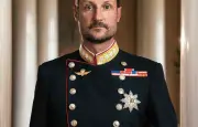 Haakon VIII succède à Harald V, roi de Norvège