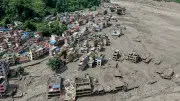 Himalaya : au moins 633 morts, les recherches continuent