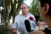 Hollande se pose en recours pour 2027 lors de sa rentrée