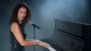 Ilham, chanteuse à Châteauneuf-de-Gadagne, vit de sa passion