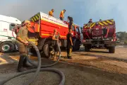 Incendie dans le Var : les pompiers s'adaptent aux variations du vent