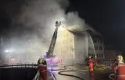 Incendie en Suisse : deux corps retrouvés, l'immeuble menace de s'effondrer
