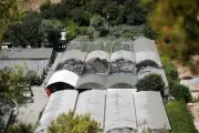 Incendie Val de Cagne : un garage de luxe sous serres agricoles