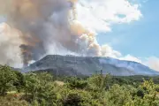 Incendies dans la Drôme : journée difficile attendue après une nuit calme