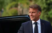Incendies dans le Var : Macron promet un soutien comparable à la Gironde