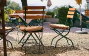 Italie : un serveur licencié puis réintégré après une blague sur un ticket
