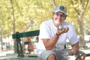 Jean-Luc Reichmann, parrain du tournoi de pétanque caritatif à Saint-Tropez