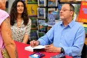 Jean Reno, conteur : son roman et sa pièce à Antibes
