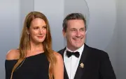 Jon Hamm va être papa à 55 ans avec Anna Osceola