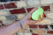 Jouet Squishy : enquête après brûlures graves d'un enfant