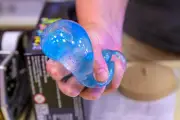 Jouets squishy : une enseigne retire un produit après un accident