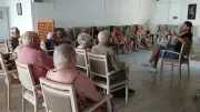 Julien Gadiou fait rire les résidents du Colombier à Marguerittes