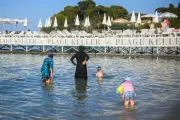 Justice suspend l'interdiction du burkini à Mandelieu