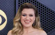 Kelly Clarkson règle ses comptes avec son premier film