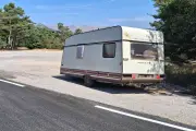 La «caravane de la honte» enfin enlevée dans le haut Var