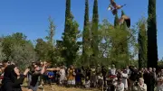 Lâcher d'oiseaux sauvages au monastère de Solan