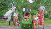 Lez'Arts des rues à Sérignan : une fête artistique en centre-ville