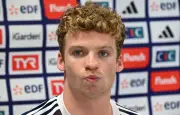 Léon Marchand forfait sur le 200 et 400 m quatre nages aux Championnats d'Europe