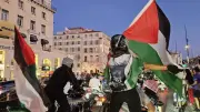 Marseille : une centaine de motards et une chaîne humaine pour la Palestine
