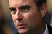Mayotte : Lecornu accélère une reconstruction jugée trop lente