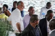 Mayotte : Philippe promet de stopper l'appel d'air migratoire