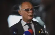 Mayotte : Philippe répond à Mélenchon sur l'immigration