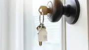 À Mayotte, un propriétaire squatte sa maison pour expulser un locataire