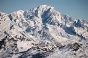 Mont-Blanc : deux refuges fermés en urgence face au « danger mortel » de chutes de pierres